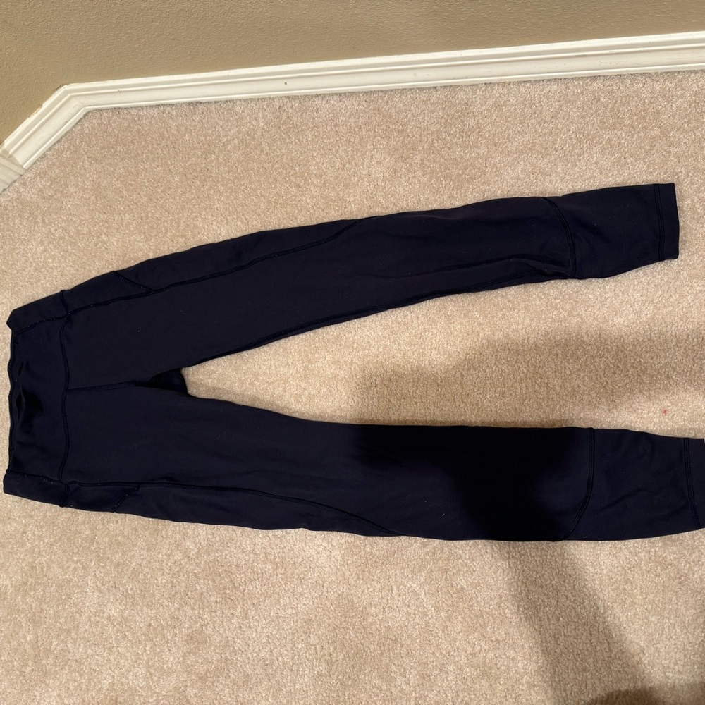 Lululemon navy blue leggings, 25’